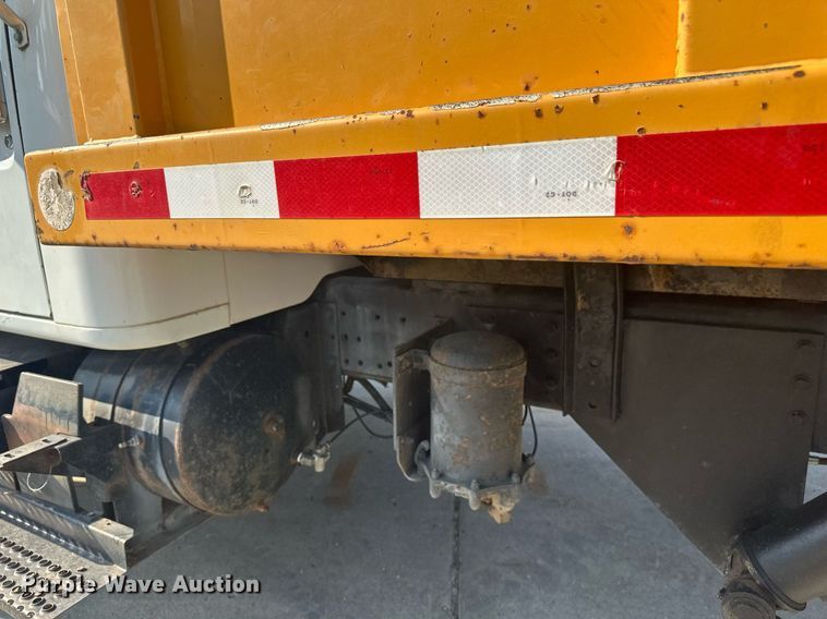 image for item EB2600 1998 International 4700 dump truck