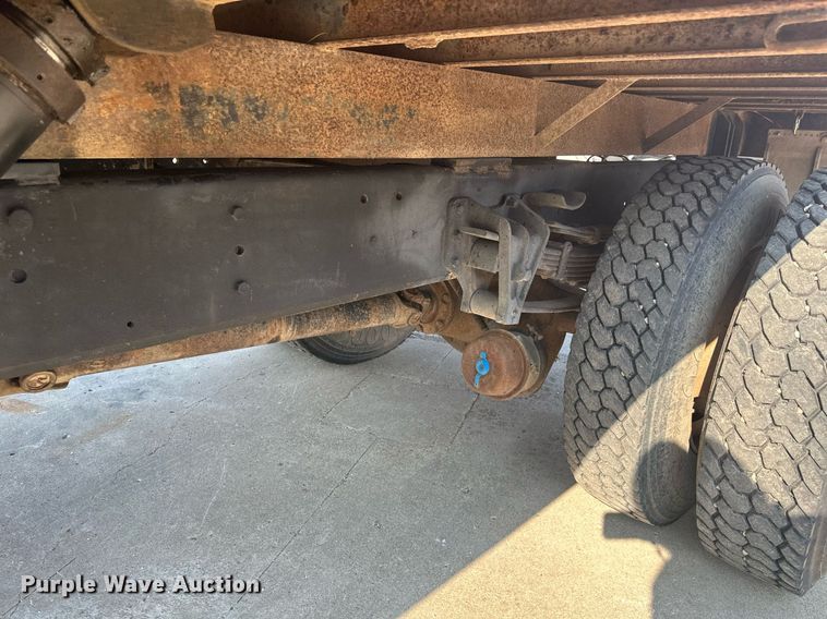 image for item EB2600 1998 International 4700 dump truck