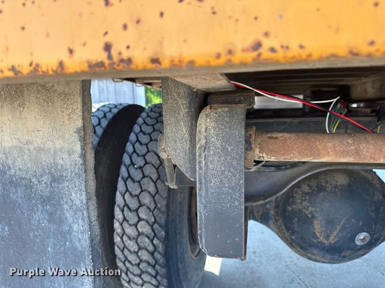 image for item EB2600 1998 International 4700 dump truck