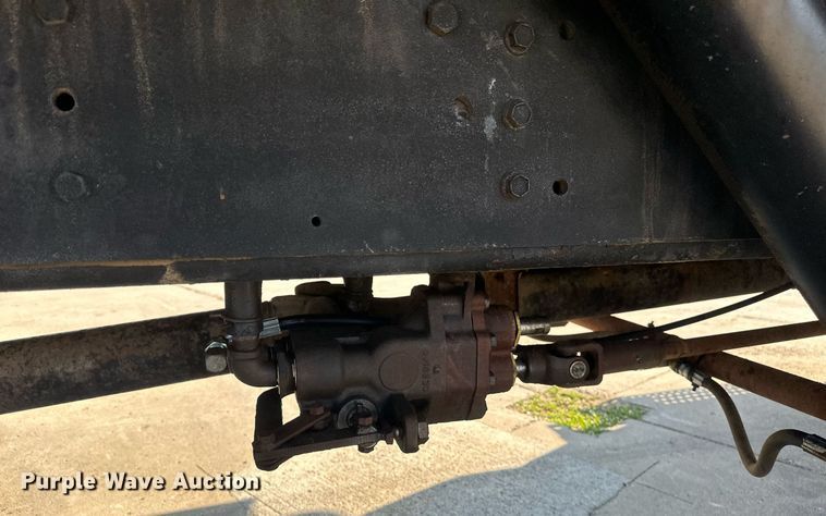 image for item EB2600 1998 International 4700 dump truck