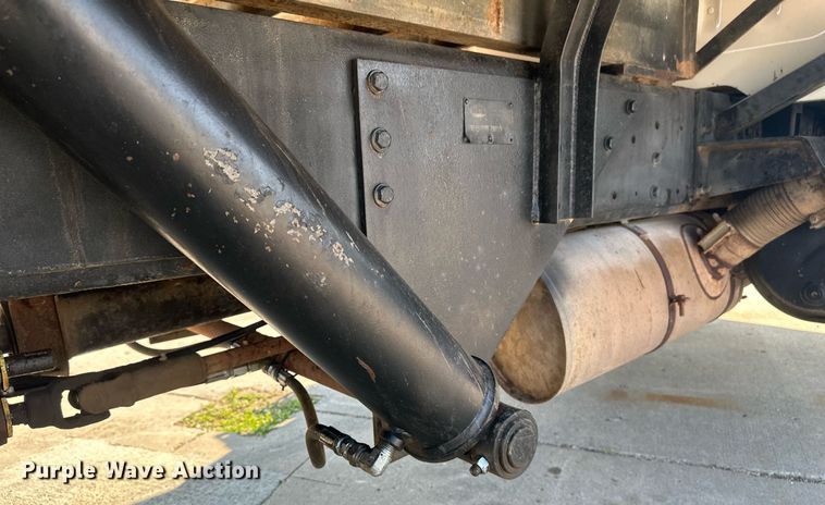 image for item EB2600 1998 International 4700 dump truck