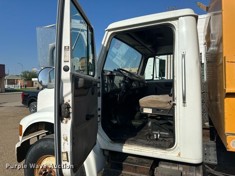 image for item EB2600 1998 International 4700 dump truck
