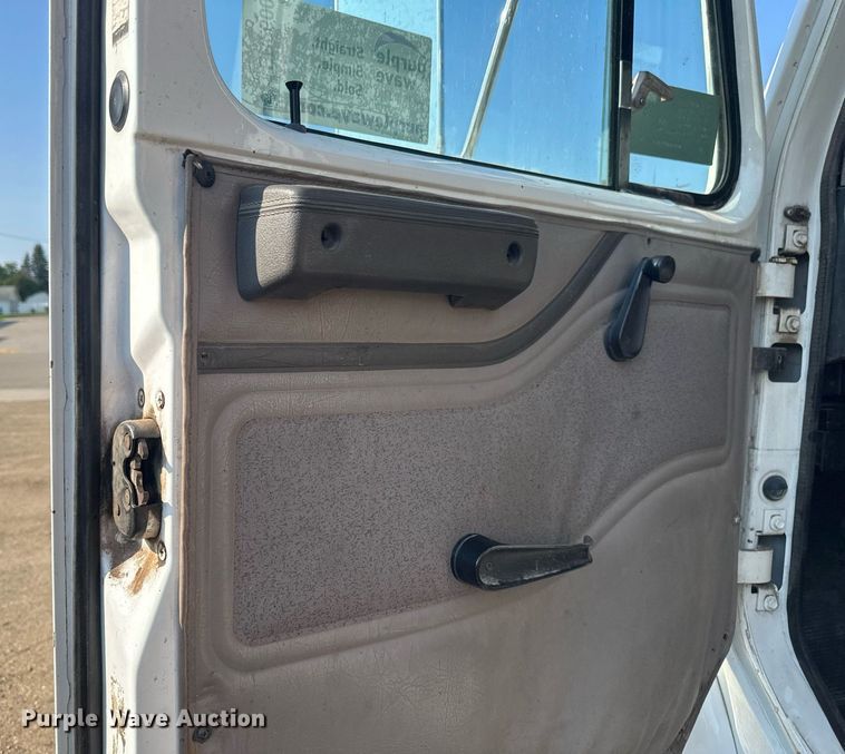 image for item EB2600 1998 International 4700 dump truck