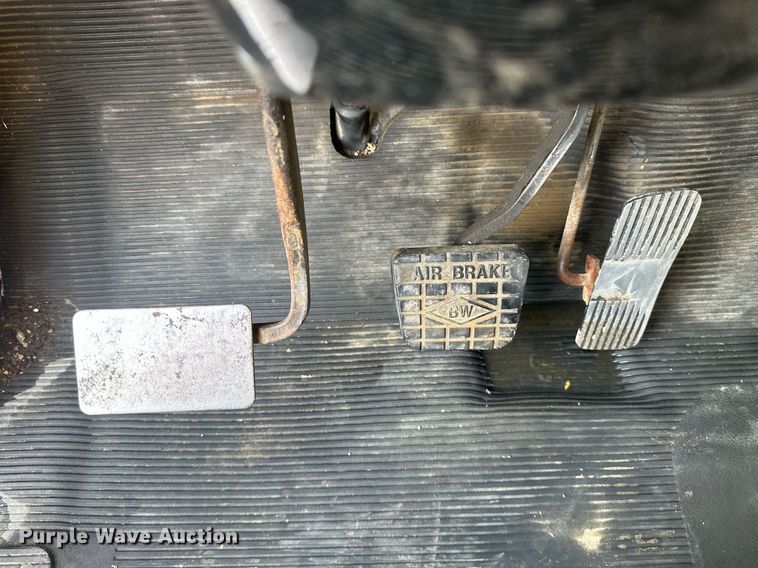 image for item EB2600 1998 International 4700 dump truck