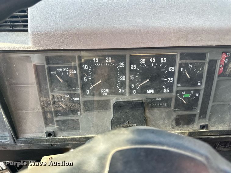 image for item EB2600 1998 International 4700 dump truck