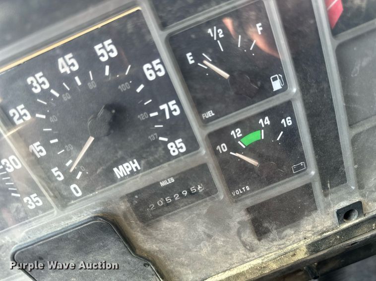 image for item EB2600 1998 International 4700 dump truck