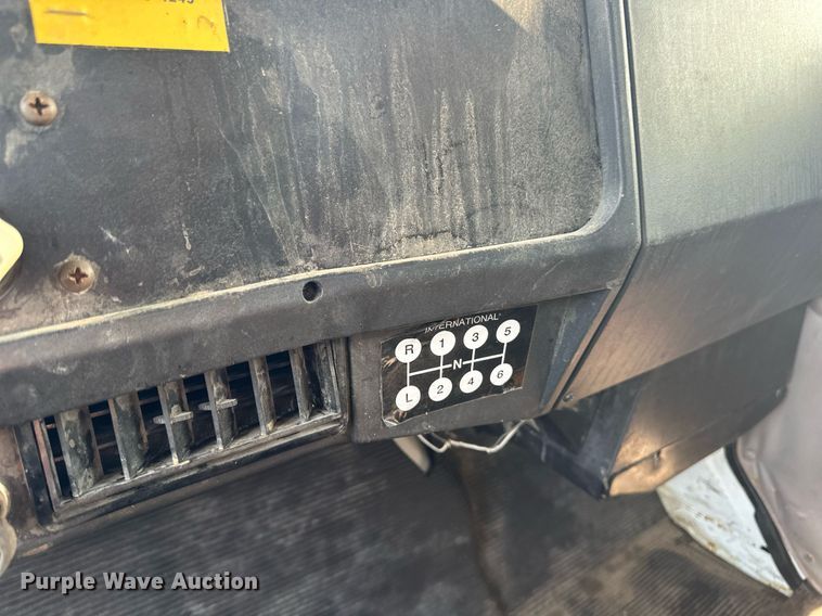 image for item EB2600 1998 International 4700 dump truck