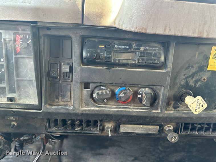 image for item EB2600 1998 International 4700 dump truck