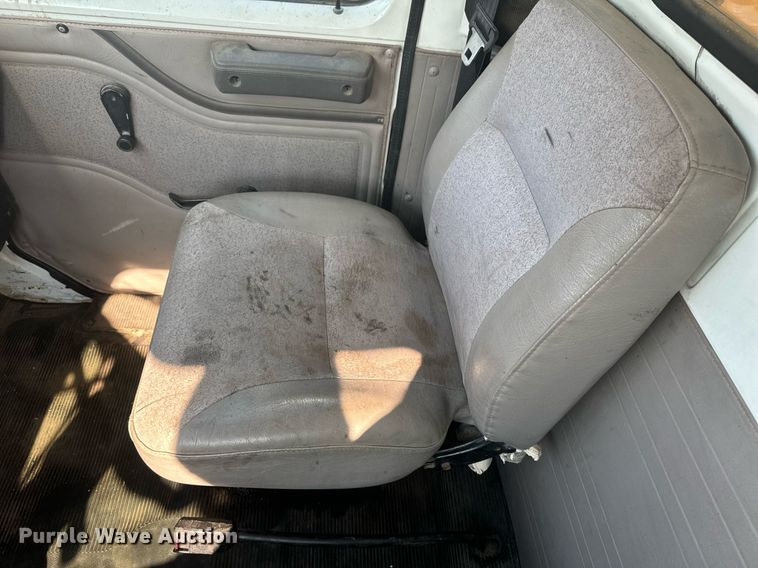 image for item EB2600 1998 International 4700 dump truck