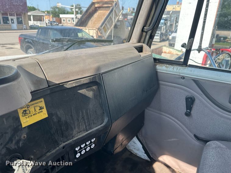 image for item EB2600 1998 International 4700 dump truck