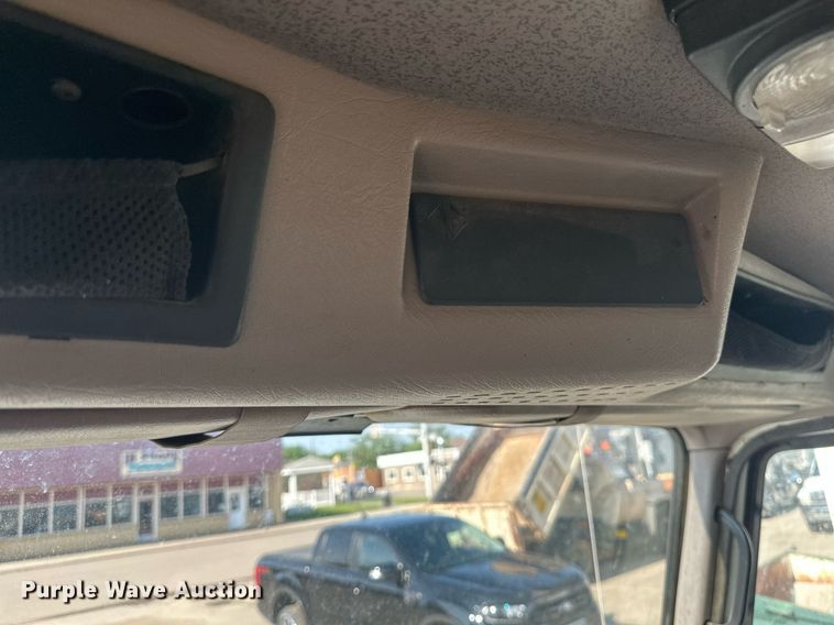 image for item EB2600 1998 International 4700 dump truck