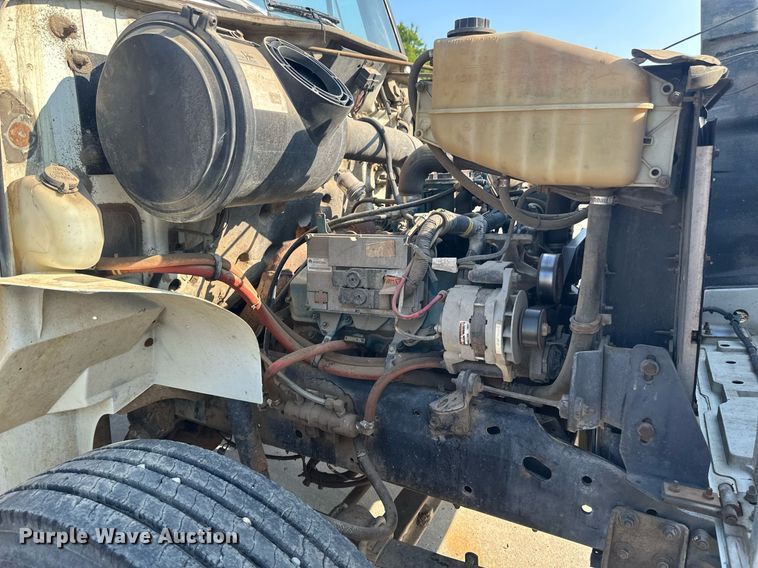 image for item EB2600 1998 International 4700 dump truck