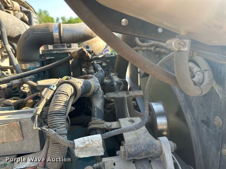 image for item EB2600 1998 International 4700 dump truck