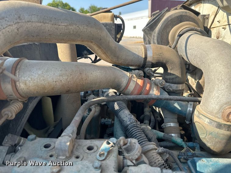 image for item EB2600 1998 International 4700 dump truck