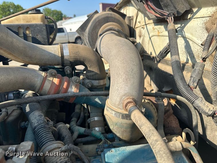 image for item EB2600 1998 International 4700 dump truck