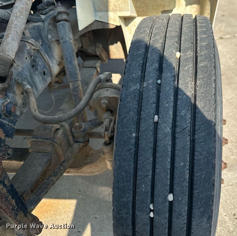 image for item EB2600 1998 International 4700 dump truck