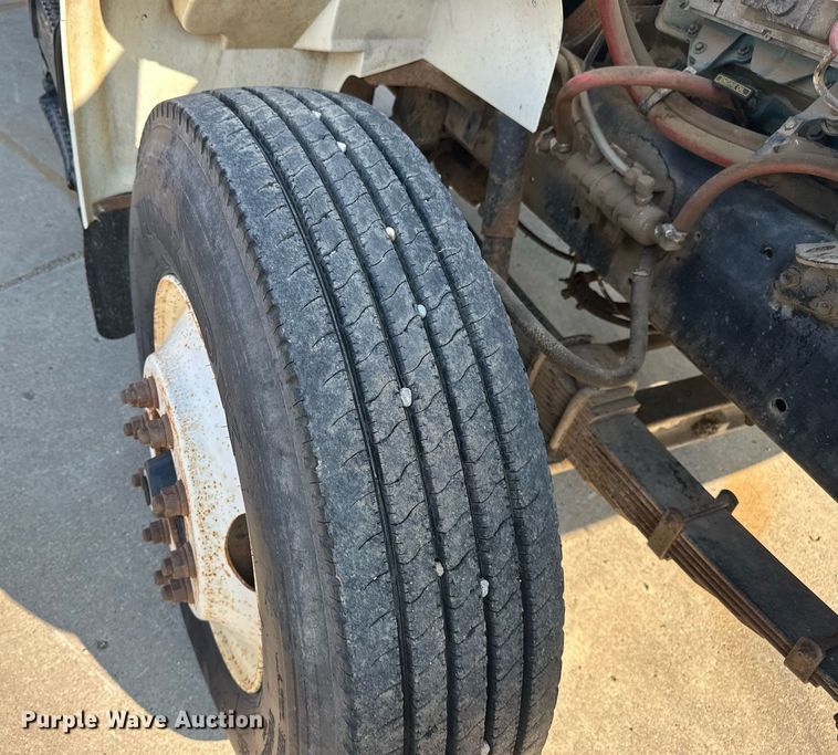 image for item EB2600 1998 International 4700 dump truck