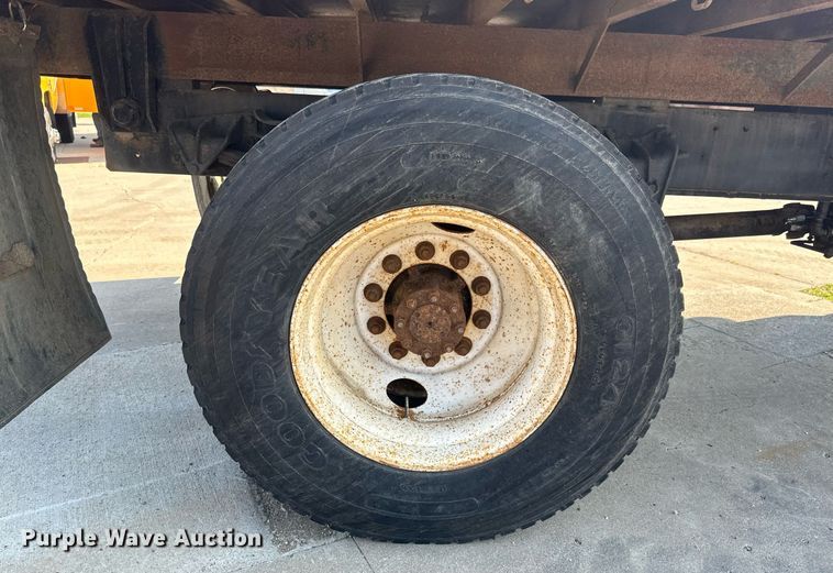 image for item EB2600 1998 International 4700 dump truck