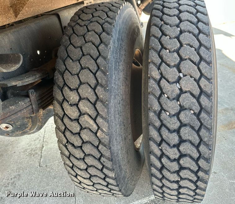 image for item EB2600 1998 International 4700 dump truck