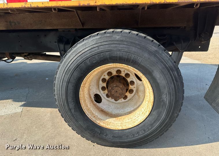 image for item EB2600 1998 International 4700 dump truck