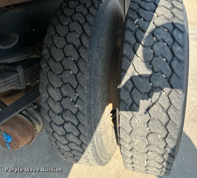 image for item EB2600 1998 International 4700 dump truck