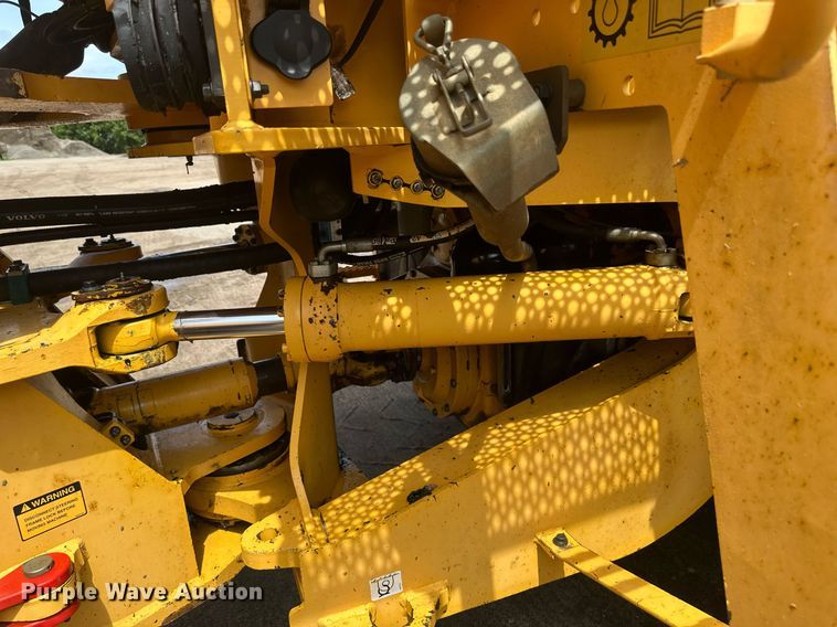 image for item EB2663 2004 Volvo L180E wheel loader