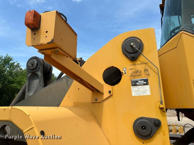 image for item EB2663 2004 Volvo L180E wheel loader