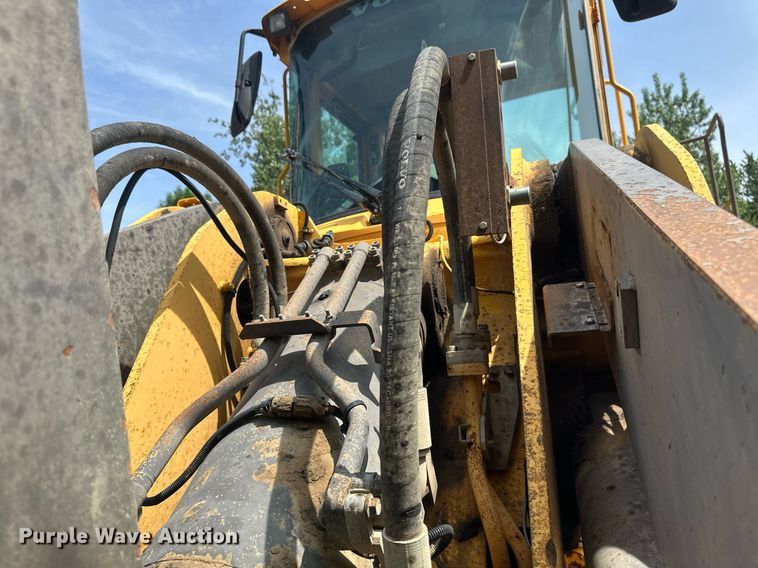 image for item EB2663 2004 Volvo L180E wheel loader