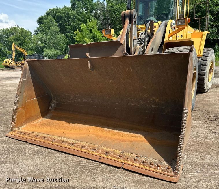 image for item EB2663 2004 Volvo L180E wheel loader