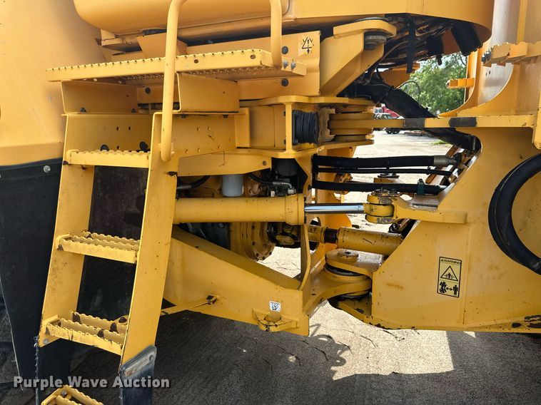 image for item EB2663 2004 Volvo L180E wheel loader