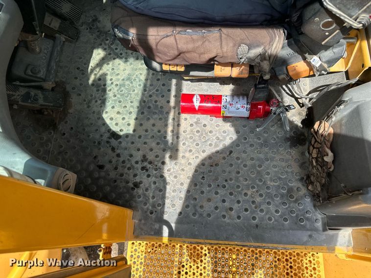 image for item EB2663 2004 Volvo L180E wheel loader