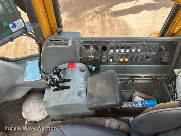 image for item EB2663 2004 Volvo L180E wheel loader