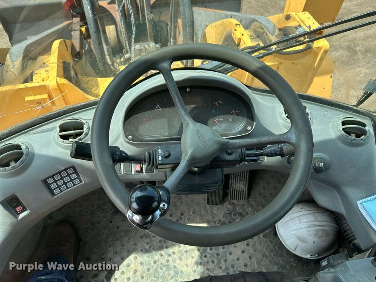 image for item EB2663 2004 Volvo L180E wheel loader