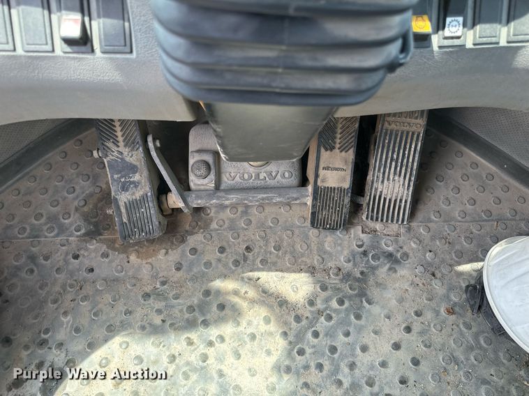 image for item EB2663 2004 Volvo L180E wheel loader