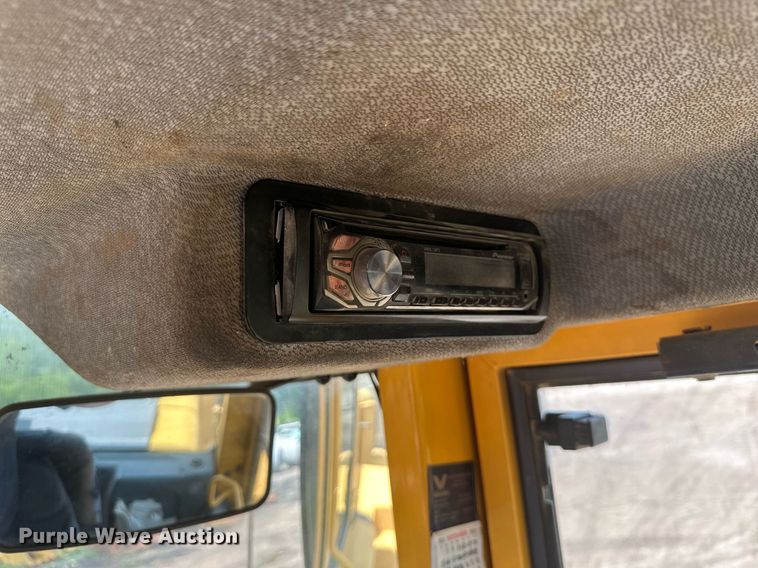 image for item EB2663 2004 Volvo L180E wheel loader