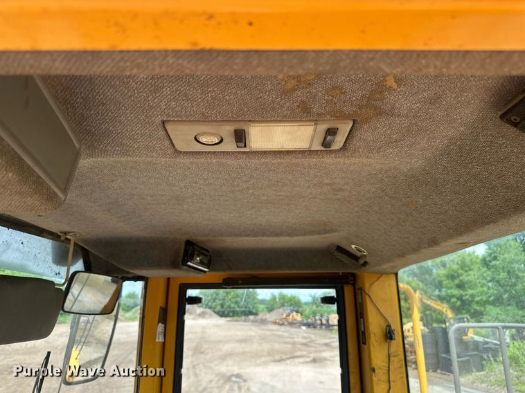 image for item EB2663 2004 Volvo L180E wheel loader