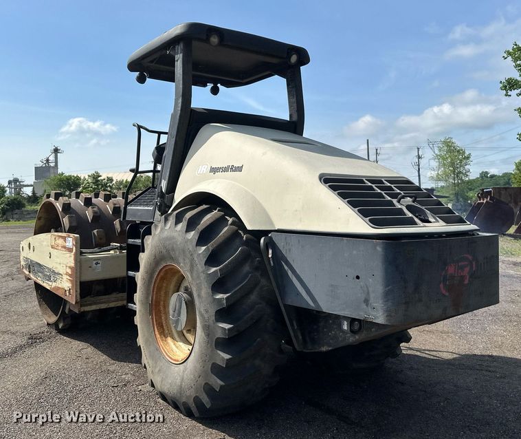 image for item EB2675 2004 Ingersoll Rand SD-105F TF single drum vibratory roller