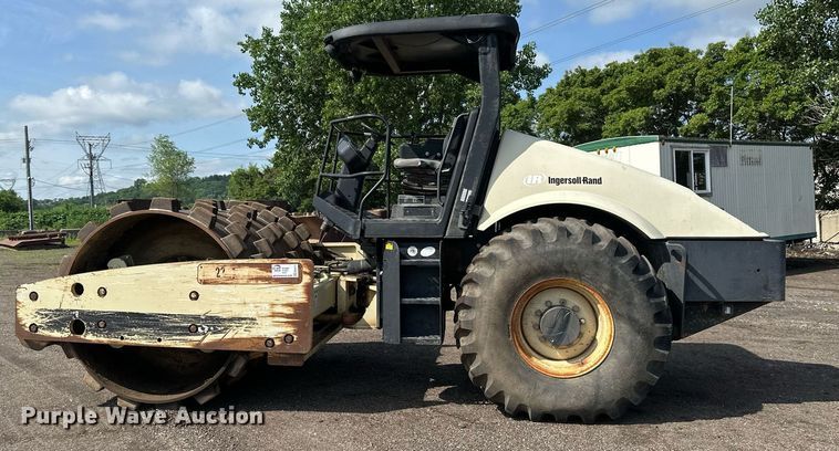 image for item EB2675 2004 Ingersoll Rand SD-105F TF single drum vibratory roller