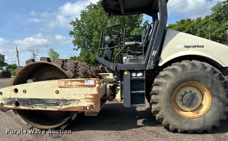 image for item EB2675 2004 Ingersoll Rand SD-105F TF single drum vibratory roller