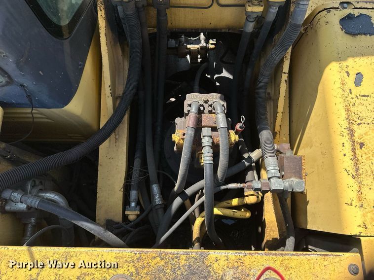 image for item EB2676 2004 Komatsu PC400LC-7 excavator
