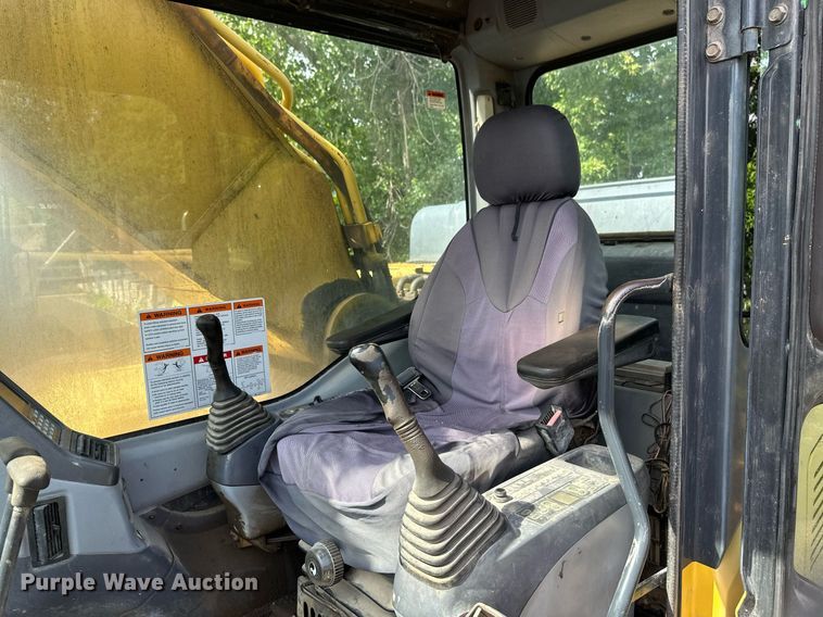 image for item EB2676 2004 Komatsu PC400LC-7 excavator