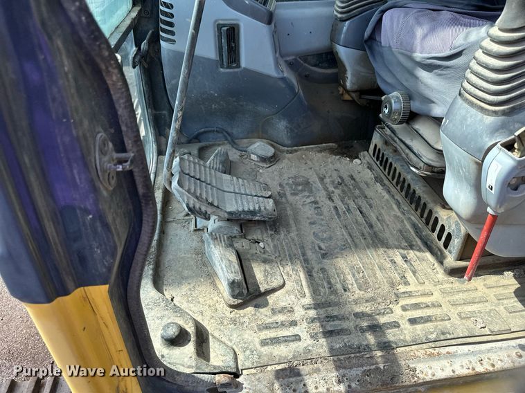 image for item EB2676 2004 Komatsu PC400LC-7 excavator