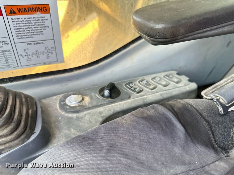 image for item EB2676 2004 Komatsu PC400LC-7 excavator