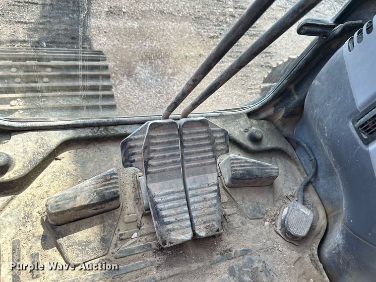 image for item EB2676 2004 Komatsu PC400LC-7 excavator