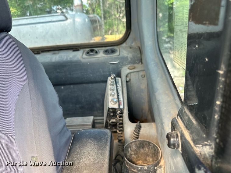 image for item EB2676 2004 Komatsu PC400LC-7 excavator