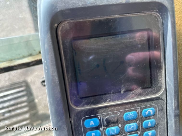 image for item EB2676 2004 Komatsu PC400LC-7 excavator