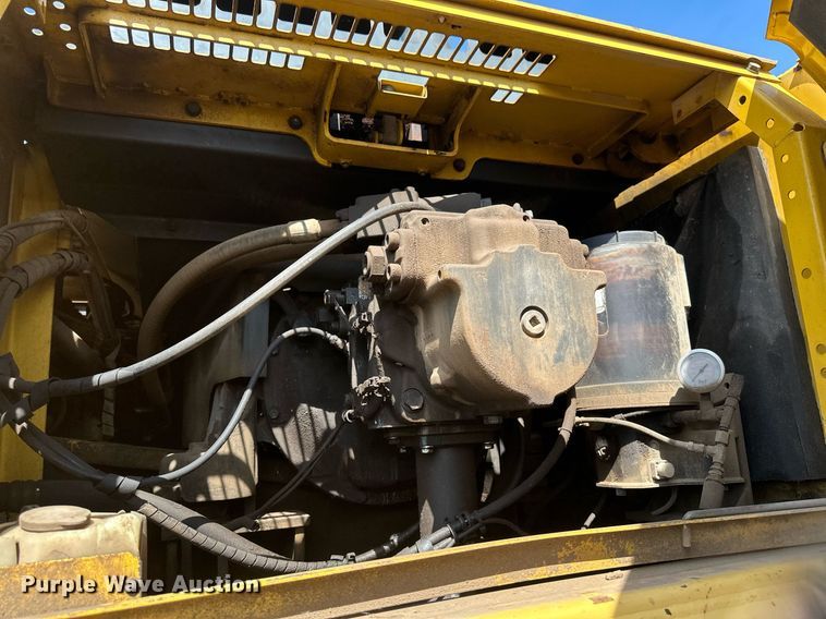 image for item EB2676 2004 Komatsu PC400LC-7 excavator