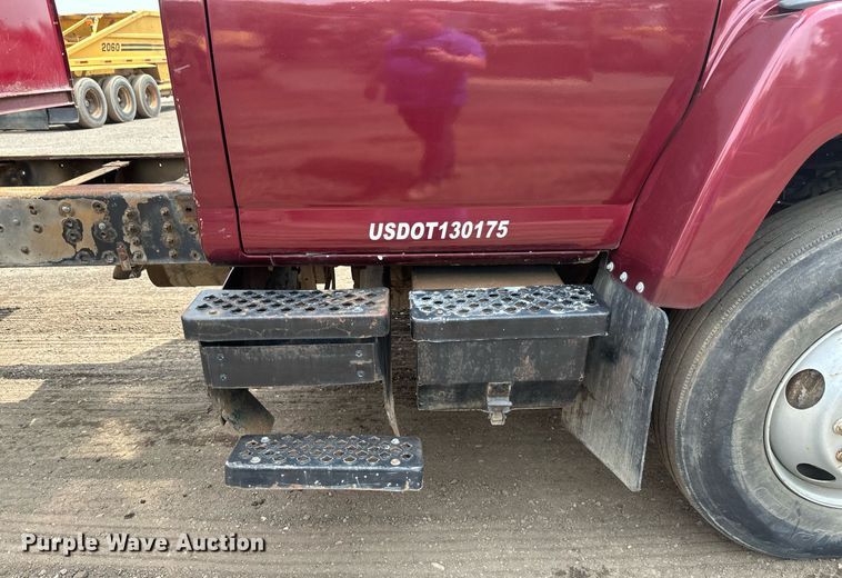 image for item EB2679 2003 Chevrolet Kodiak flatbed truck