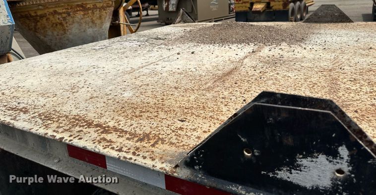 image for item EB2679 2003 Chevrolet Kodiak flatbed truck