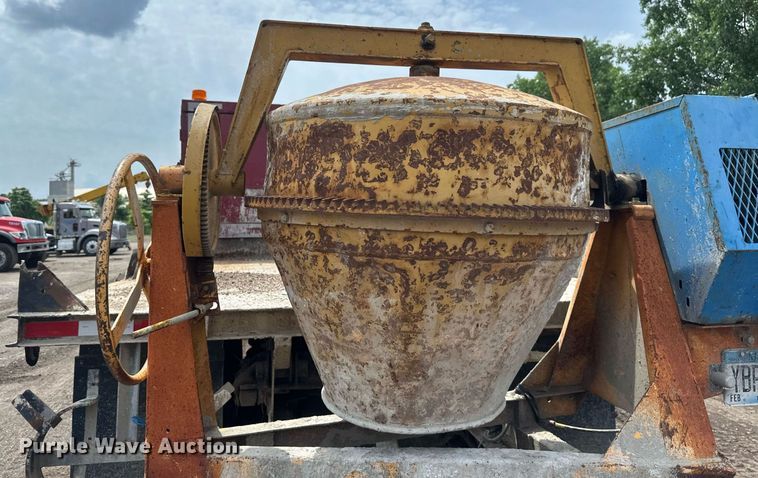 image for item EB2679 2003 Chevrolet Kodiak flatbed truck